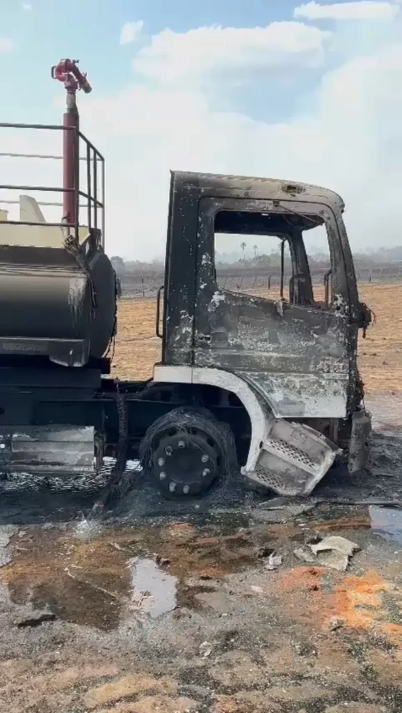CO2NEX Leads Carbon Credit Validation Amidst 635 Hectares Burned in Mato Grosso, Brazil 2 Farm water truck completely loses while battening the fire. It was used only to help putting out the fire.